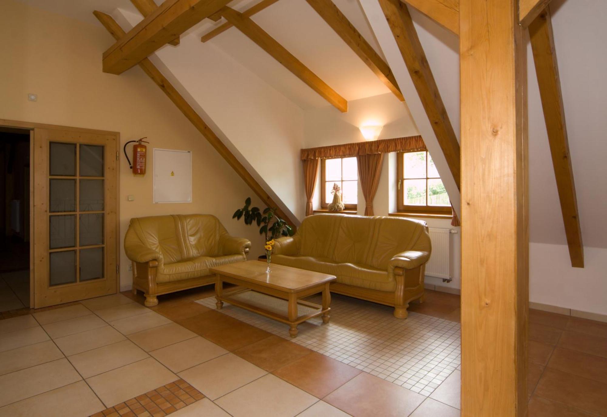 Hotelový a jezdecký areál Dvůr Krutěnice Habitación foto