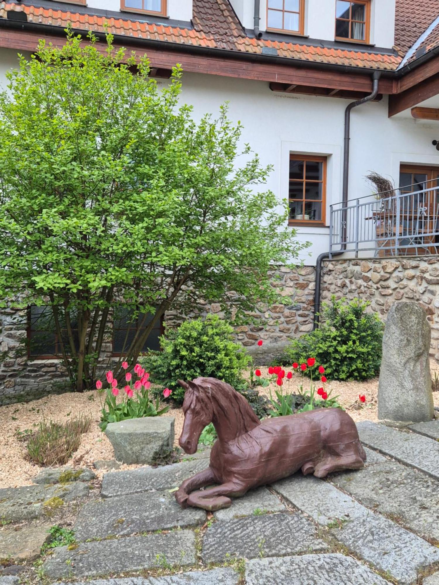 Hotelový a jezdecký areál Dvůr Krutěnice Exterior foto